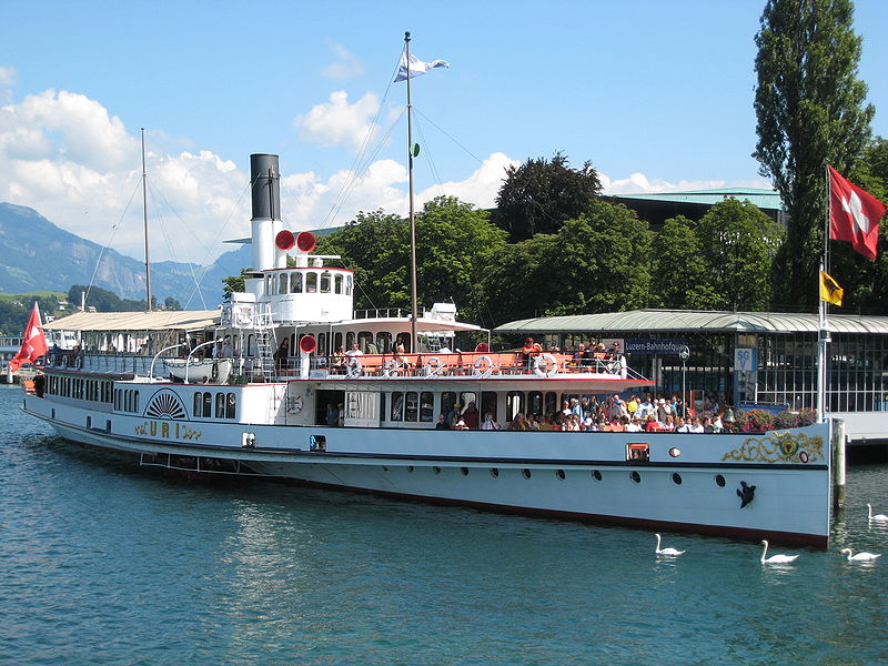 File:Dampfschiff Uri in Luzern.JPG