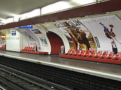 Détail du quai direction Étoile (ligne 6).