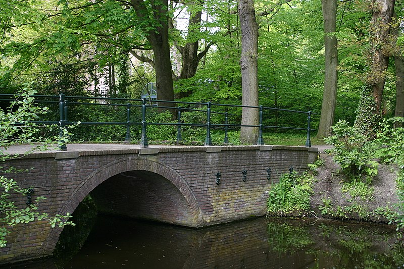 File:De Wittenburg, zuidoostelijke brug.JPG