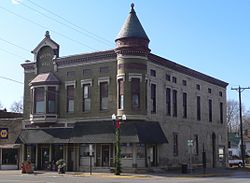 Delavan, Illinois 401 Locust St from NE.jpg