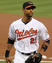 Derrek Lee in een Baltimore Orioles-uniform