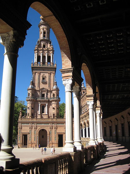 File:Desde la Plaza de España, Sevilla.JPG