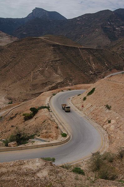 File:Dhofar-Snake road.jpg