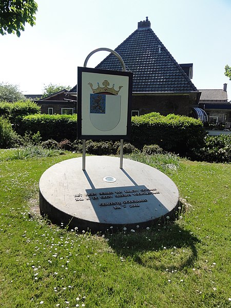 File:Dodewaard, monument voormalige gemeente 1811-2002.JPG