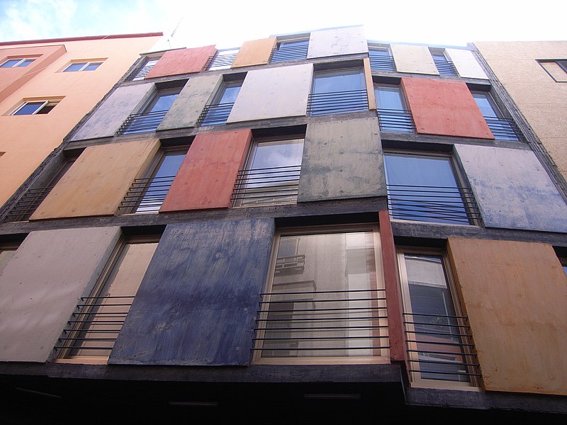 File:Edificio singular - panoramio - Lorenzo Vallés.jpg