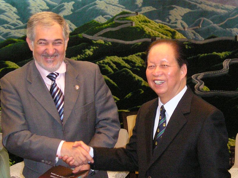 File:El Fiscal General español Conde-Pumpido con el Presidente del Tribunal Supremo de China en 2005..jpg