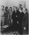 ワシントンD.C.にて、ウォルター・ロイサー、ミルトン・アイゼンハワーとキューバ捕虜交換代表団と（1961年5月22日）