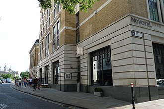 A bar on the corner of Pepys Street Elements, Tower Hill, EC3 (16720057998).jpg