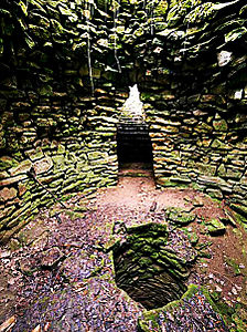 Temple d'entrée Garlo Village.jpg