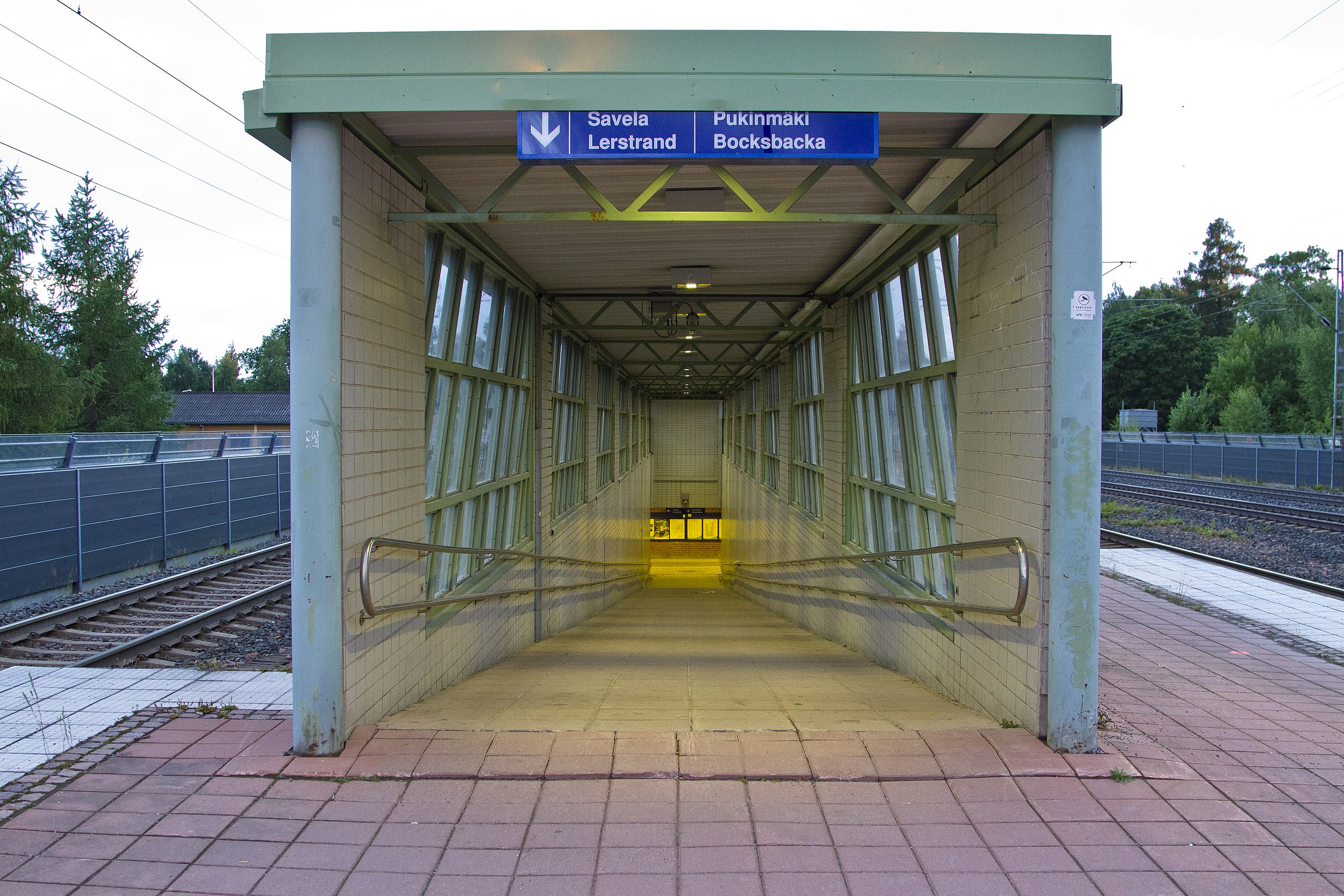 File:Entrance on the southern side from Savela to Pukinmäki railway   - Wikimedia Commons