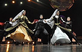 Gürcü dansçıların performansları