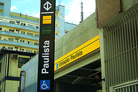 Accesso dal lato uniforme di rue da Consolação.