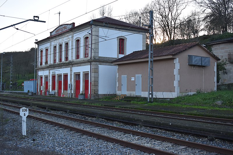 File:Estación de ferrocarril de Barra de Miño 2.jpg