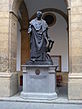 Estatua de Rodrigo Fernández de Santaella, fundador de la Universidad de Sevilla.