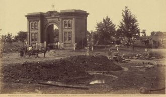 Gate at Evergreen Cemetery after the Battle of Gettysburg, 1863 (U.S. National Archives and Records Administration, public domain). Evergreen Cemetery gatehouse.png