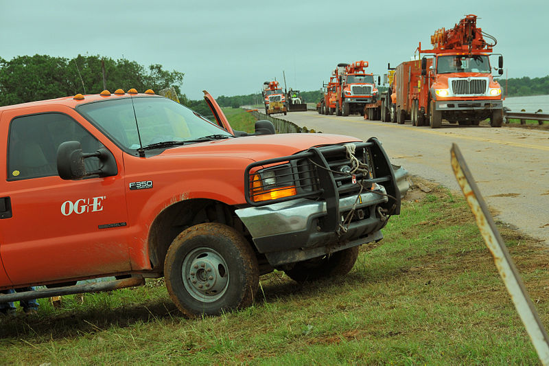 File:FEMA - 44327 - Utility Equipment and workers in Oklahoma.jpg