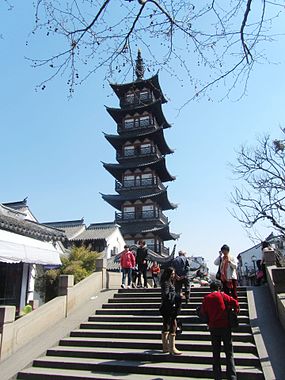 Fahua Pagoda 01 2014-03.jpg