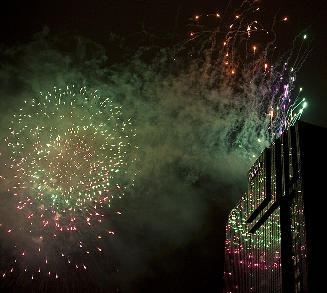 File:Fireworks Birmingham New Year 2011 o (5312319028).jpg