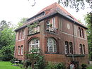 Flensburg Mürwik, Kelmstraße 11 (ehem. Chefarztwohnhaus) Gartenansicht.JPG