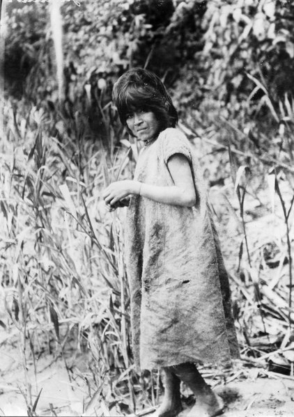 Dress of unspecified bast fibre, Yuracaré, Rio Chimoré, Bolivia 1908–1909.