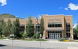 Grand County Judicial Center i Hot Sulphur Springs, juli 2016