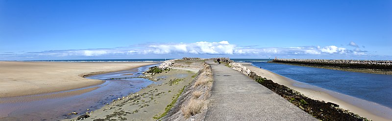 File:Gravelines, estuary of the river Aa into the North Sea-7839-41.jpg