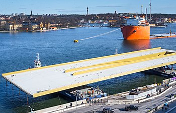 Guldbron vid Stadsgården, mars 2020 M/S Zhen Hua 33 syns i bakgrunden.