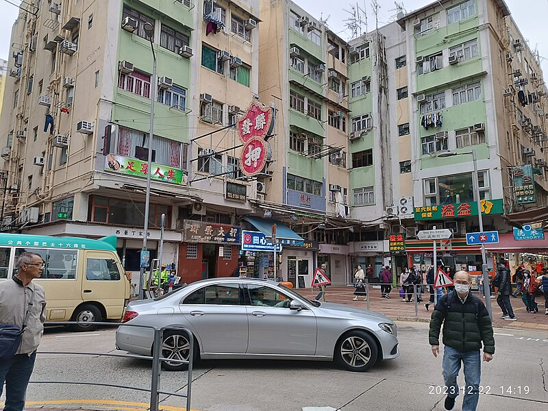 File:HK TW 荃灣 Tsuen Wan 市區 downtown city 街景 scene December 2023 R12S 61.jpg