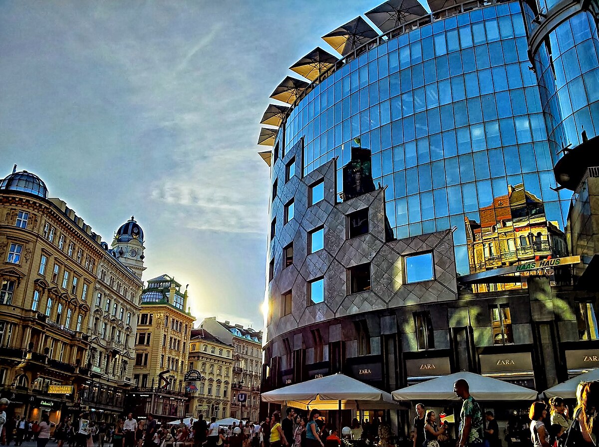 Housing vienna. Торговый центр Хаас Хаус в Вене. Центр Haas-House в Вене. 1986-1990 Г. Хаас-Хаус.