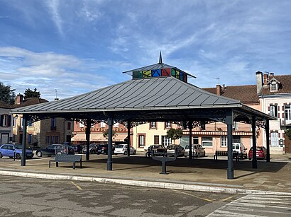 How to get to Tournay with public transit - About the place