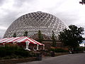 Gjennomsiktig kuppel over «ørkensonen» i Henry Doorly Zoo i Nebraska.