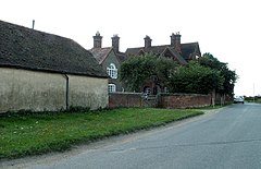 Rumah dengan Mowden Hall Farm, dekat Hatfield Peverel, Essex - geograph.org.inggris - 233170.jpg