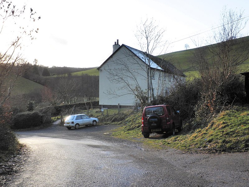 File:Houses, on the edge of Monkham Wood - geograph.org.uk - 2228063.jpg