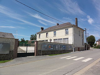 Housset (Aisne) mairie-école.JPG
