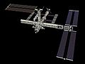 Image de synthèse de l'ISS après STS-116 (décembre 2006) : ajout de l'élément P5 (petite partie tout à droite de l'élément P3/P4, entre les deux couples de panneaux solaires).