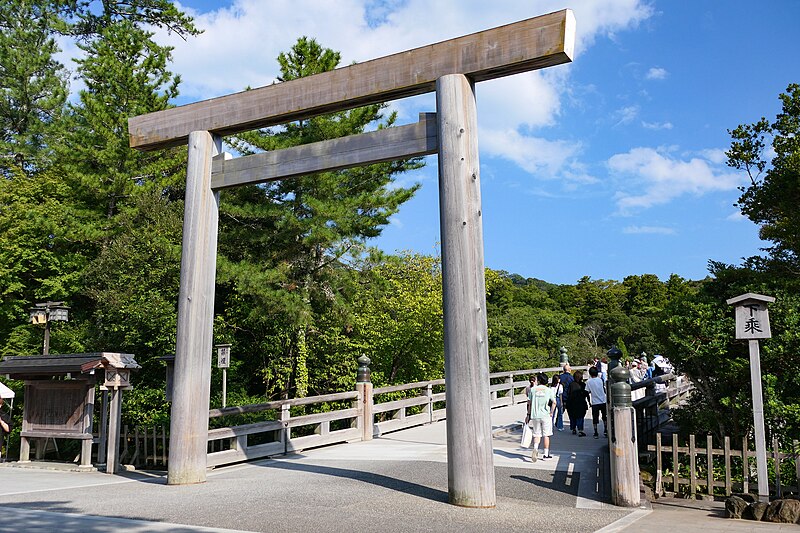 File:Ise-Shrine Naiku-Ujibashi-Torii.jpg