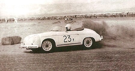 Tập_tin:James_Dean_and_Porsche_Speedster_23F_at_Palm_Springs_Races_March,_1955.jpg