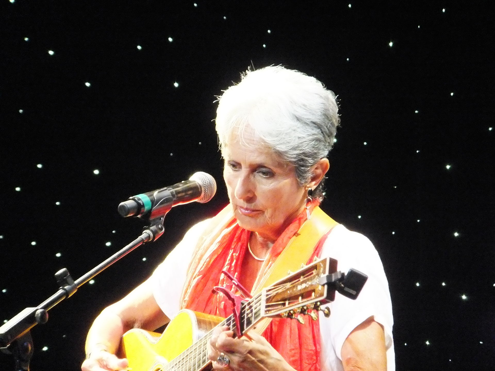 1920px-Joan_Baez_2012.jpg