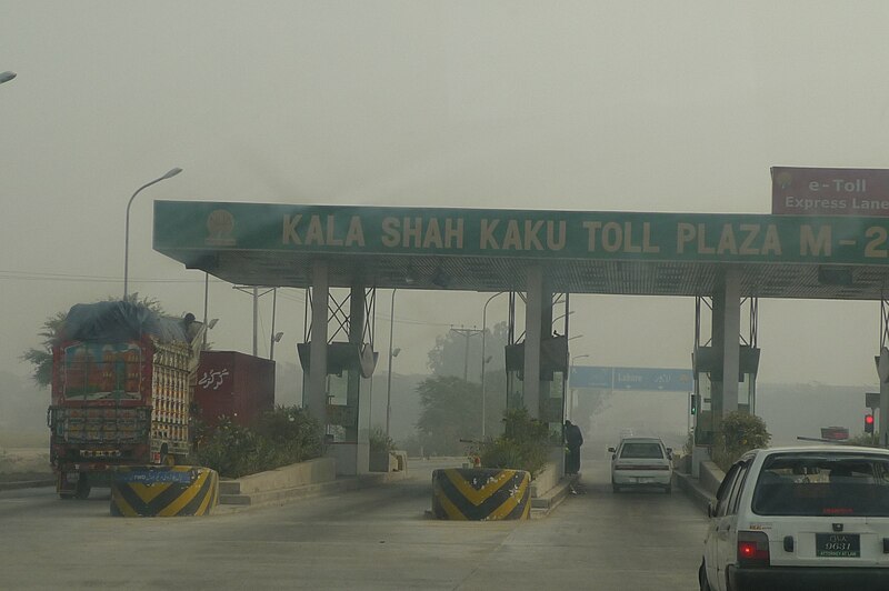 File:Kala shah kaku toll plaza.JPG
