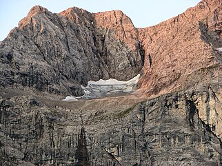 Der einzige Gletscher des Karwendels befindet sich nördlich unterhalb der Eiskarlspitze in den Eiskarln