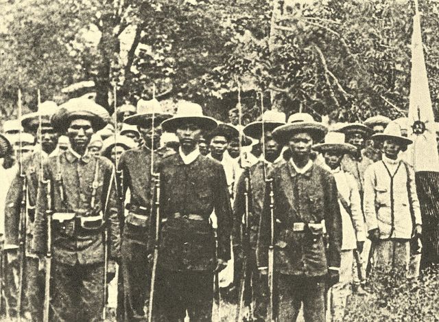 A late 19th-century photograph of armed Filipino revolutionaries, known as the Katipuneros.