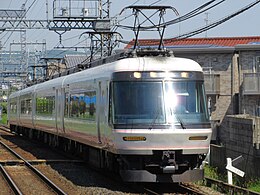 Description de l'image Kintetsu 26101 at Taimadera Station.JPG.