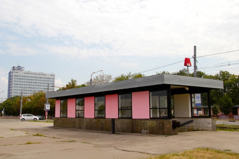 File:Kirovskaya metro station entrance (Вход на станцию метро Кировская) (6680876631).jpg