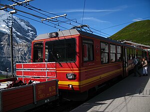 Kleine Scheidegg - Jungfraubahn Doppeltriebwagen 211.jpg