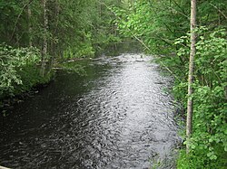 Jokea Kivijärven tien sillan luona.