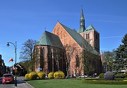 Kolobrzeg Cathedral Basilica ENE 2011-04.jpg