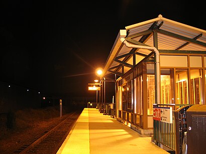 LIRR Yaphank at Night 10-28-06.JPG