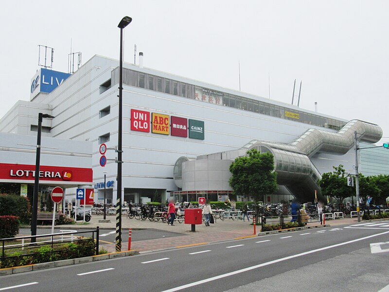 File:LIVINオズ大泉店.JPG