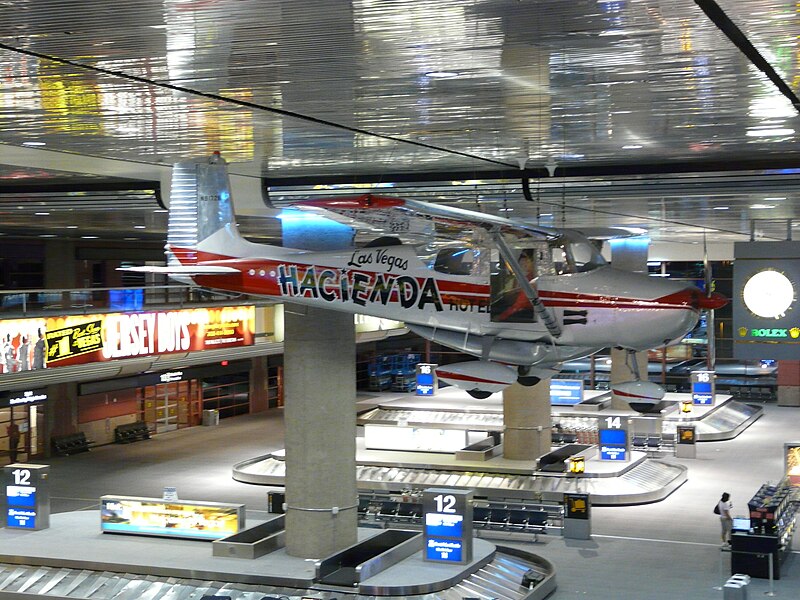 File:Las Vegas airport - plane.JPG