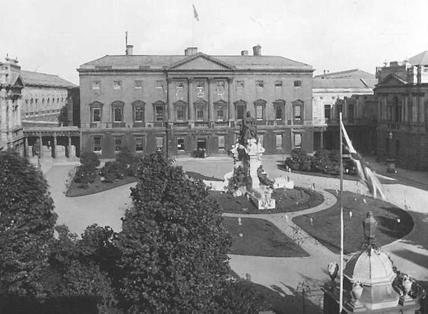 Leinster House , Dublin. In 1922 a new parliament called the Oireachtas was established, of which Dáil Éireann became the lower house.